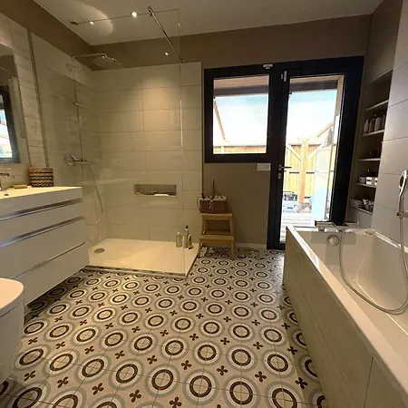 Paisible Avec Piscine Chauffee Et Climatisation A - Fr-1-736-65 Villa